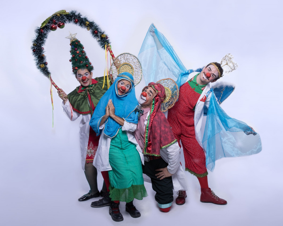 Nove palhaços do elenco de Pernambuco compõem o presépio. Maria e José serão interpretados por Dra. MonaLisa (Greyce Braga) e Dr. Dud Grud (Eduardo Filho) (Foto: Divulgação)