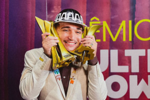 O cantor João Gomes recebeu quatro prêmios nesta edição do Prêmio Multishow.