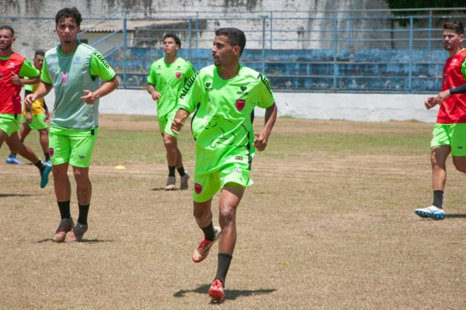 Vitinho Juba, irmão de Luciano Juba, estreia no profissional do Jaguar na temporada de 2026/@fotoguiafotoguia