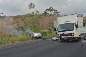 Três pessoas morrem em colisão frontal de veículos na PE-60, na Zona da Mata Sul de Pernambuco
