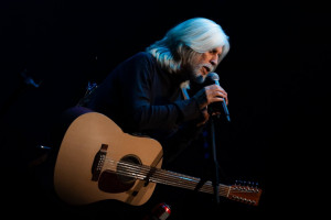 Oswaldo Montenegro se apresenta neste sábado (13), em Olinda