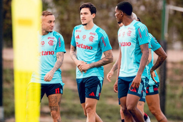 Pedro em treino pelo Flamengo no Catar