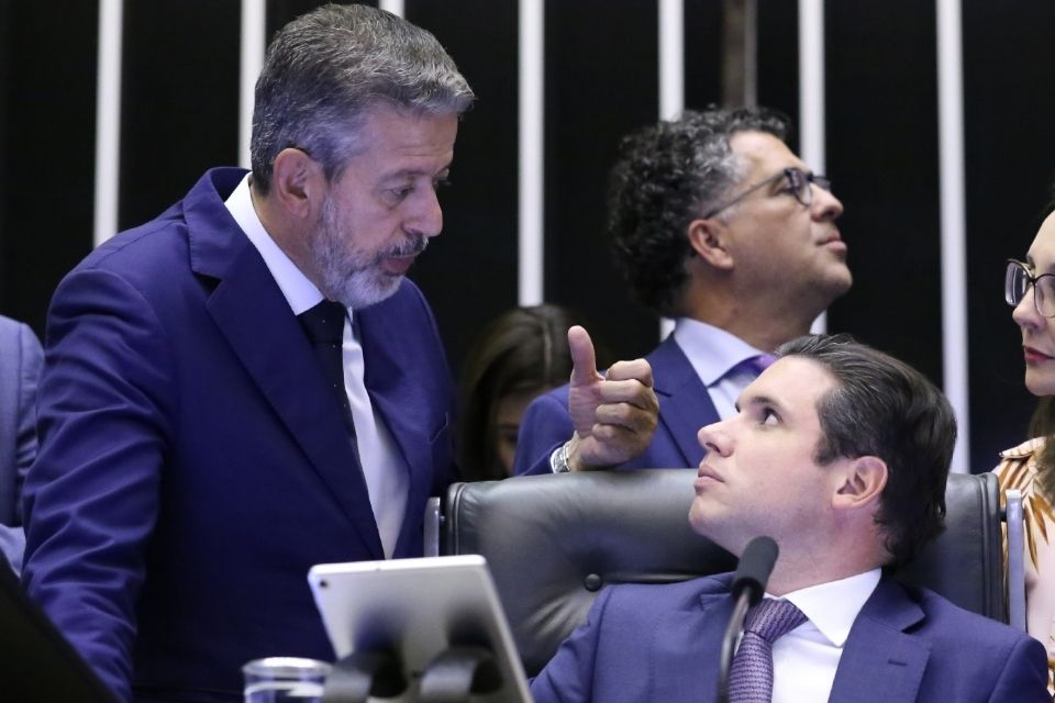 Ex-presidente da Câmara, Arthur Lira, e atual presidente Hugo Motta/Foto: Kayo Magalhães / Câmara dos Deputados