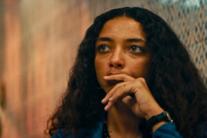 Alice Carvalho é a professora Fátima Nascimento em 'O Agente Secreto'