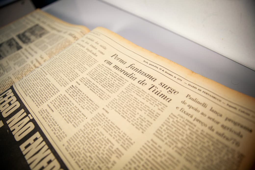 Ex-entregador do Diario, Francisco Araújo reencontra os jornais que distribuiu nos anos 1970 (Crisly Viana/DP Foto)