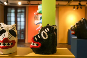 Exposição 'Entre Máscaras e Gigantes: Os Juliões do Carnaval de Olinda'