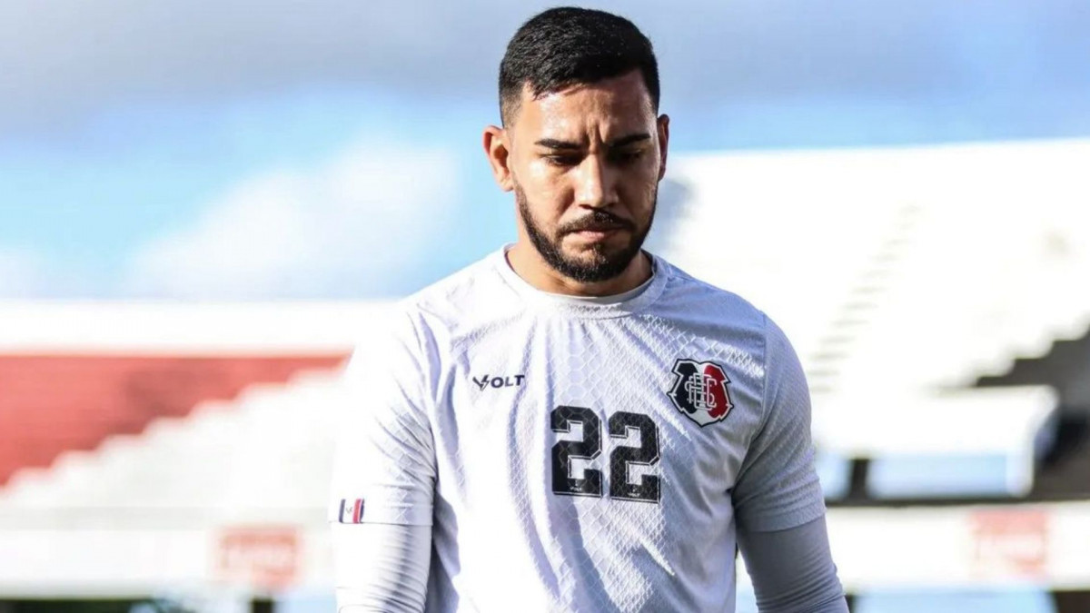 Alex Ruan, lateral do Santa Cruz/Evelyn Victoria/SCFC