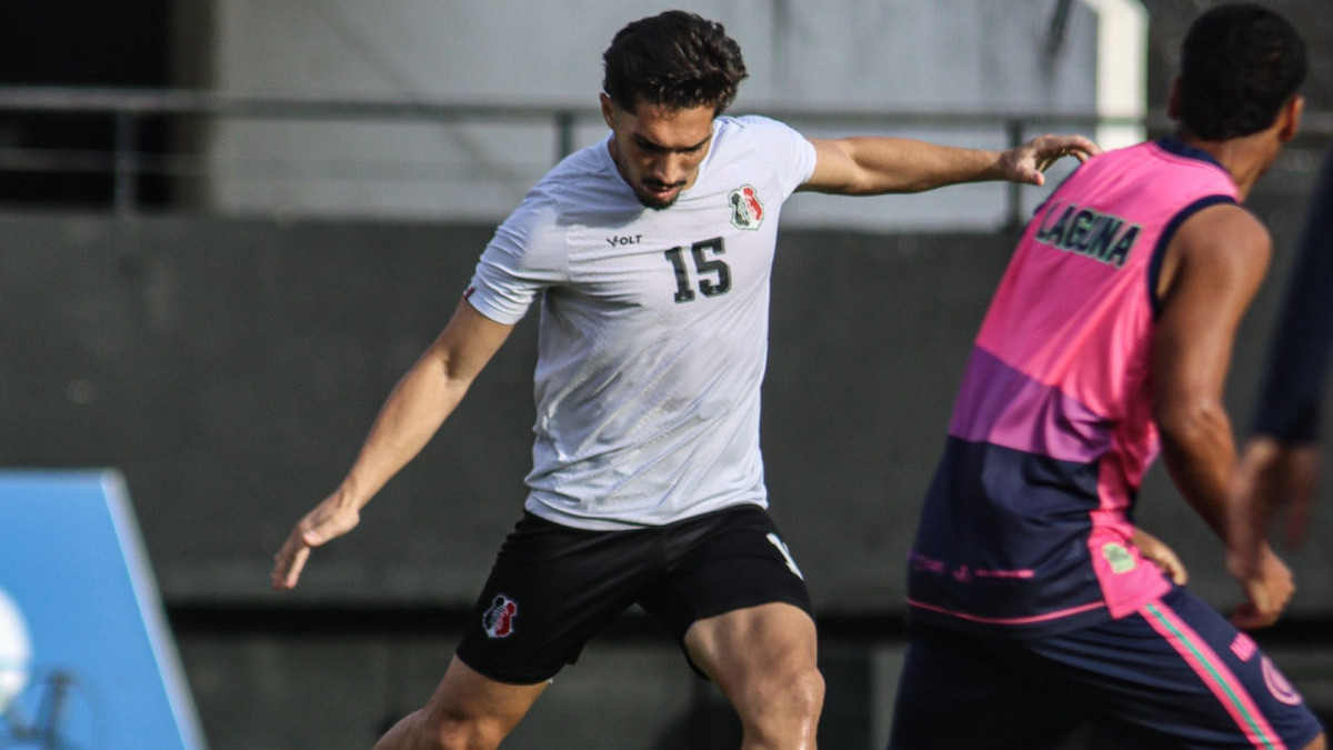 Andrey, volante do Santa Cruz/Evelyn Victoria/SCFC)