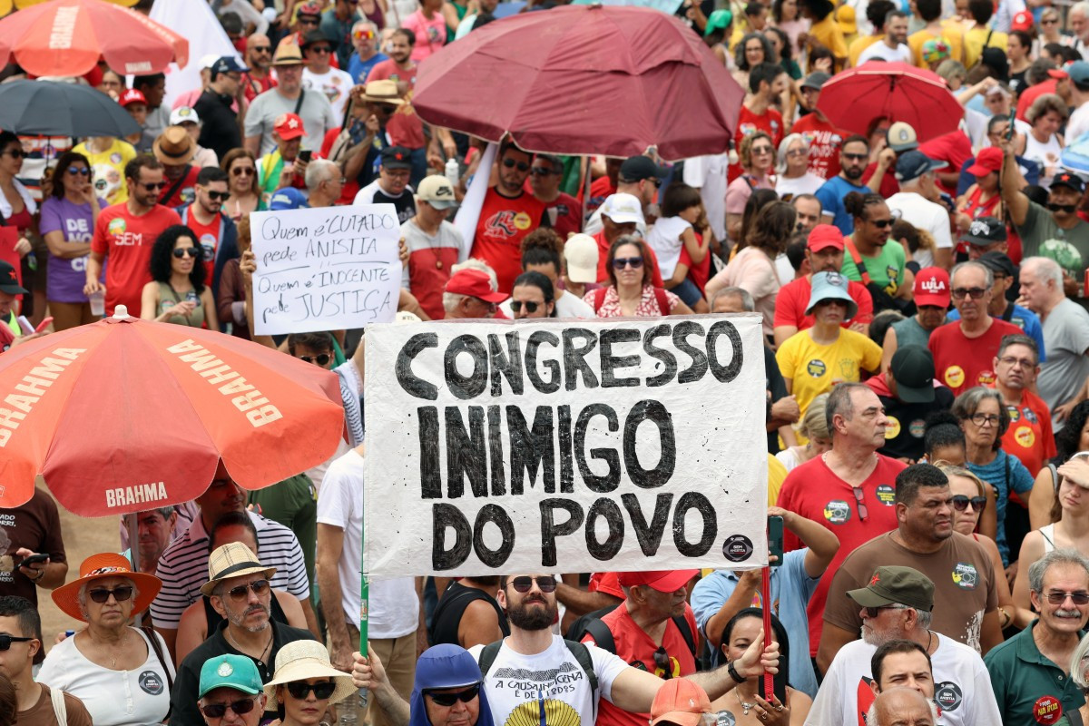 Protesto contra PL da Dosimetria em Brasília (SÉRGIO LIMA/AFP)