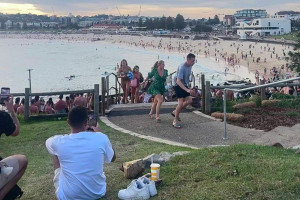 Ataque a tiros em praia da Austr&aacute;lia deixou ao menos 11 mortos