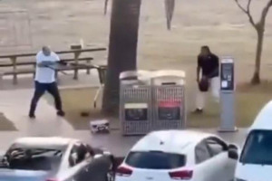 Homem foi apontado pelas autoridades australianas como um "herói genuíno" após desarmar um dos atiradores durante ataque em praia da Austrália