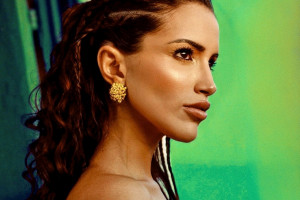 Letícia Bastos também vem lançando videoclipes para cada uma das músicas de "Meu Oxente".