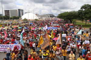 Protesto contra PL da Dosimetria em Bras&iacute;lia