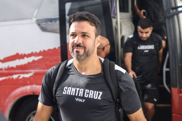 Gustavo Ara&uacute;jo, preparador f&iacute;sico do Santa Cruz