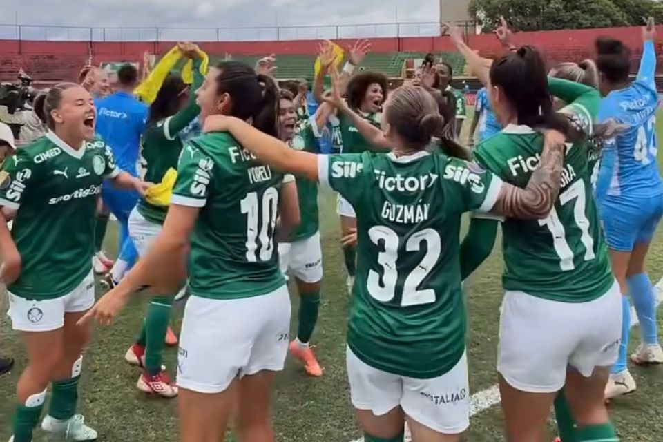 Elenco do Palmeiras em comemoração do título do Paulistão Feminino/Reprodução/Redes Sociais/Palmeiras