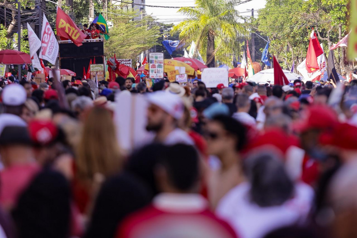 Concentração ocorre na Rua da Aurora (Rafael Vieira/DP Foto)