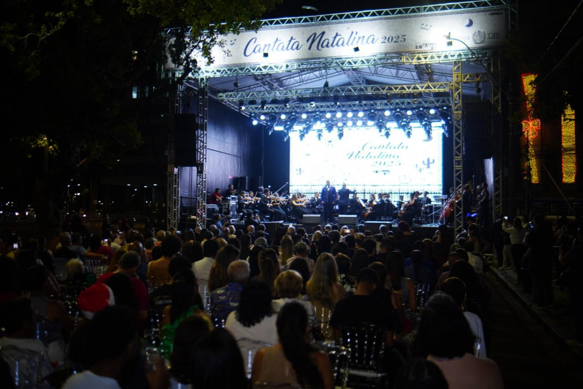 TJPE promove cantata natalina em frente ao Palácio da Justiça/Foto: Francisco Silva/DP Foto