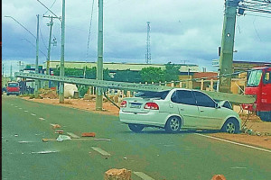 Colisões nos postes aumentam risco à segurança viária e ao fornecimento de energia
