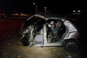 Celta, que teria pego a contramão, ficou destruído com a batida