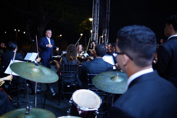 TJPE promove cantata natalina em frente ao Palácio da Justiça