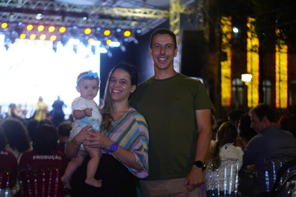 Nelson Noveli levou a família para assistir à cantata do TJPE