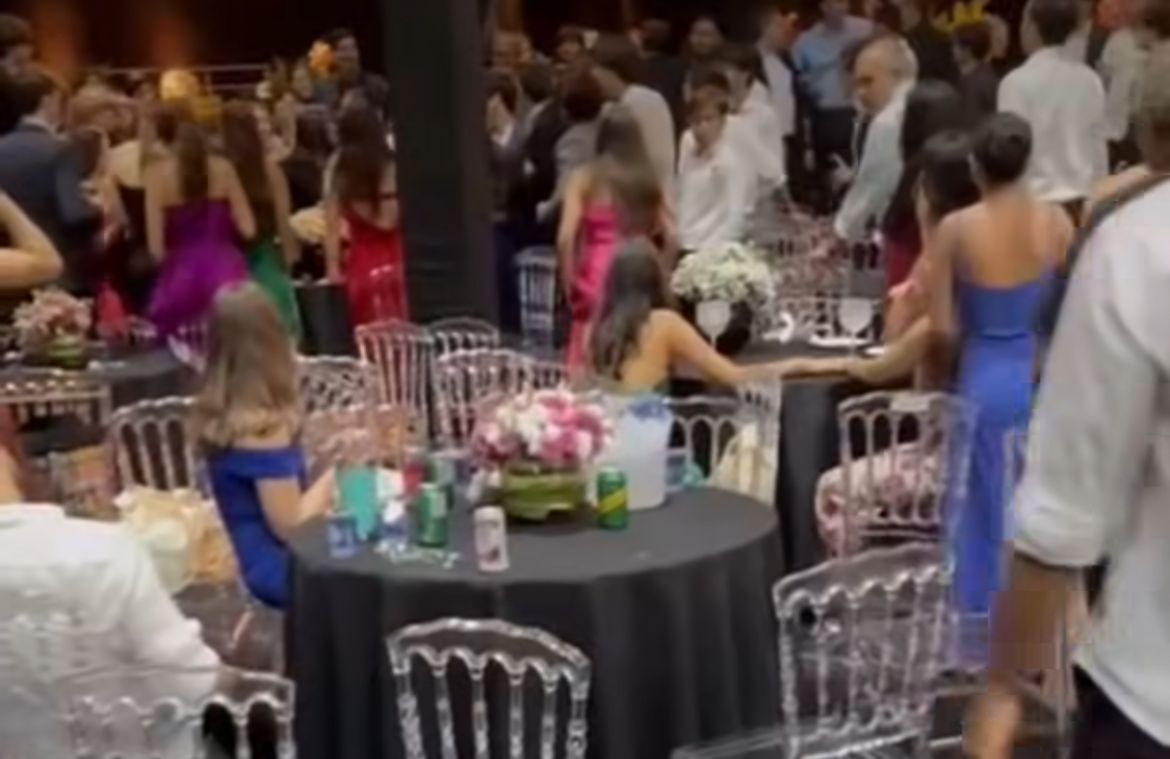 Confusão envolveu pais de alunos na festa/Foto: Reprodução/Instagram