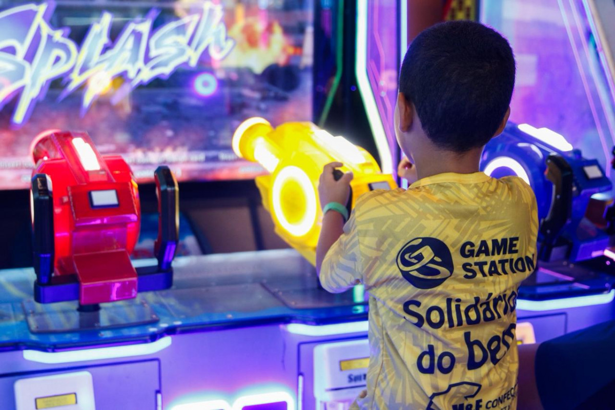 Crianças aproveitam Natal antecipado em ação solidária no Recife (Foto: Marina Torres/DP Foto)