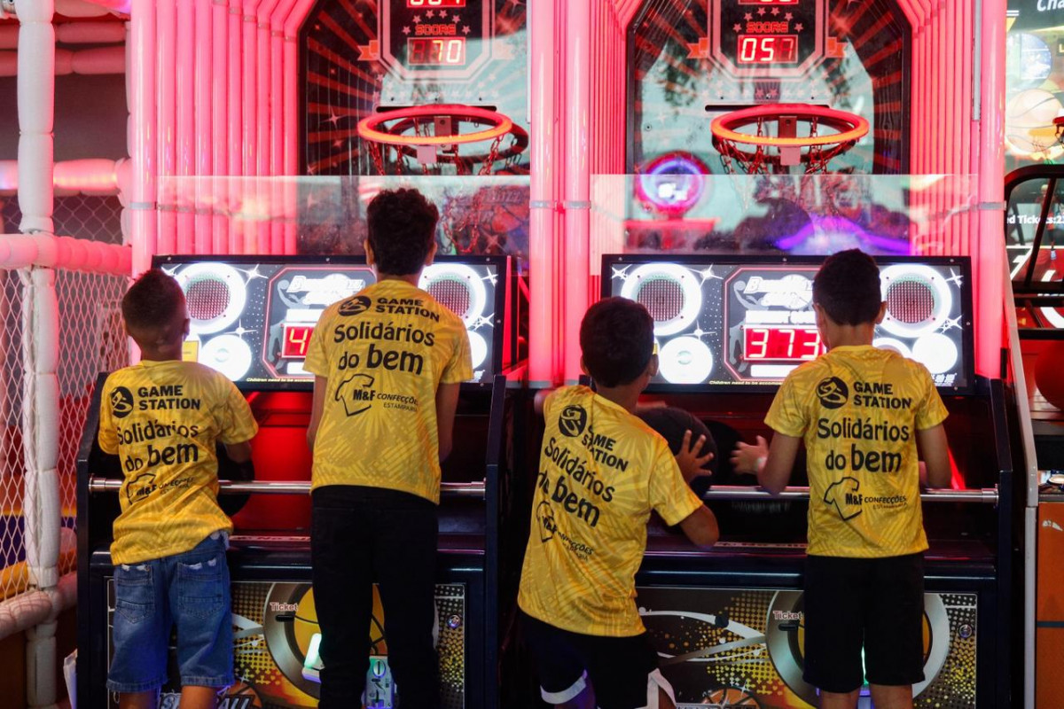 Crianças aproveitam Natal antecipado em ação solidária no Recife/Foto: Marina Torres/DP Foto