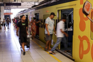 Usu&aacute;rios do Metro do Recife na expectativa de melhoras sistema