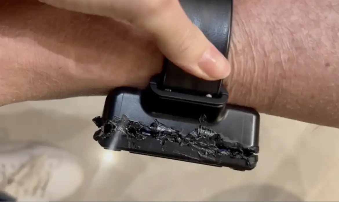 Ex-presidente Jair Bolsonaro tentou violar a tornozeleira eletrônica durante o período em que esteve em prisão domiciliar/SEAP/Divulgação