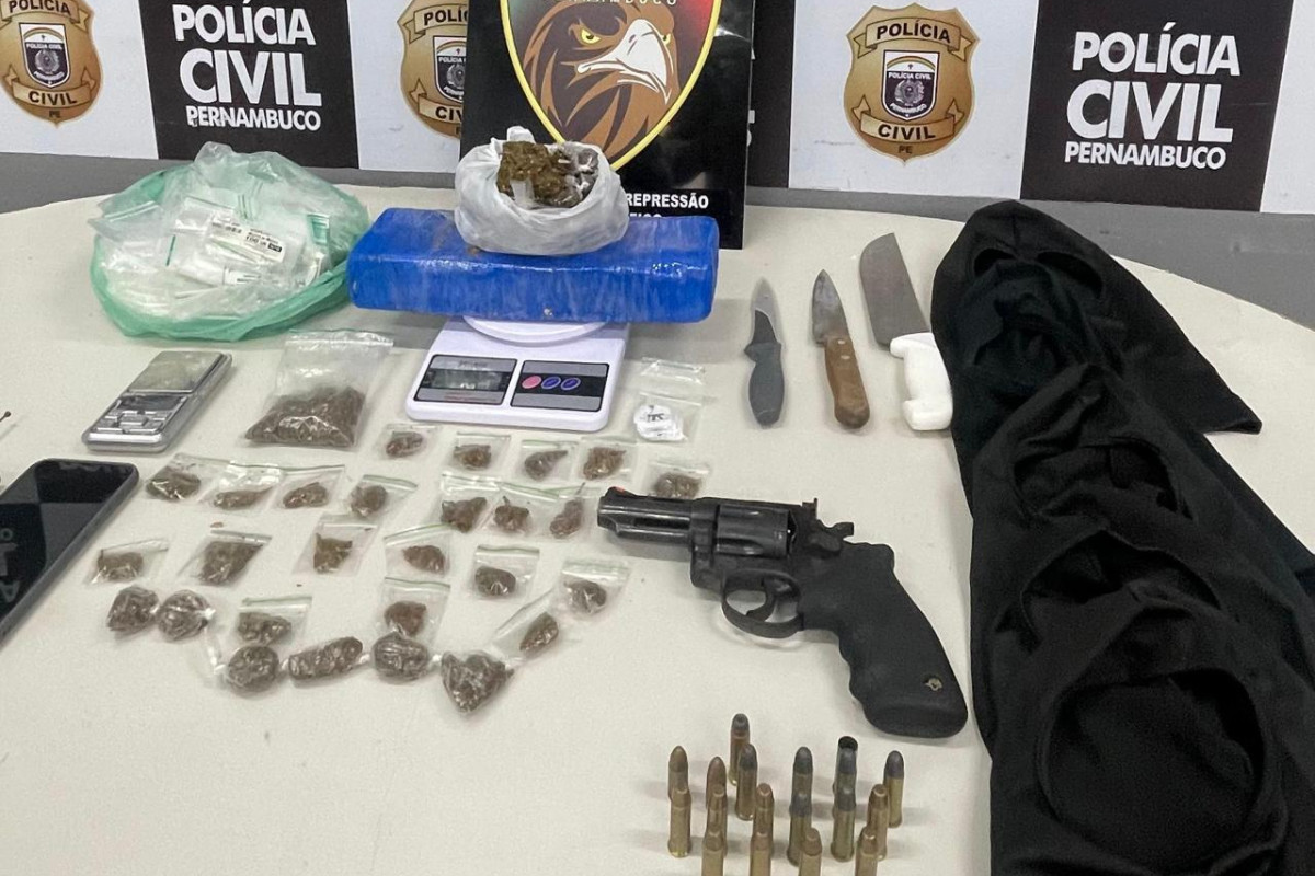 Materiais apreendidos junto com jovem de 24 anos em Camaragibe/Foto: Divulgação/PCPE