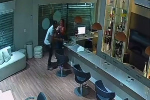 Empres&aacute;rio &eacute; agredida em sal&atilde;o em Boa Viagem