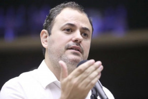 Glauber Braga prev&ecirc; meses de mobiliza&ccedil;&atilde;o e discuss&atilde;o de futuro pol&iacute;tico.