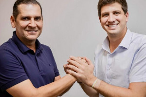 
O deputado estadual Fabr&iacute;zio Ferraz (SD) (&agrave; esq.) e o prefeito do Recife, Jo&atilde;o Campos (PSB) (&agrave; dir.) 