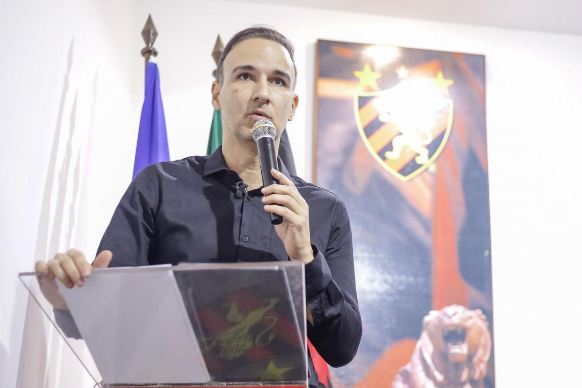 Posse do novo presidente do Sport, Matheus Souto Maior. (Foto: Rafael Vieira/DP Foto)