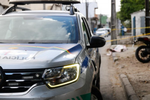 Pol&iacute;cia isolou local do acidente, na Rua Bacharel Severino Torres Galindo do Nascimento