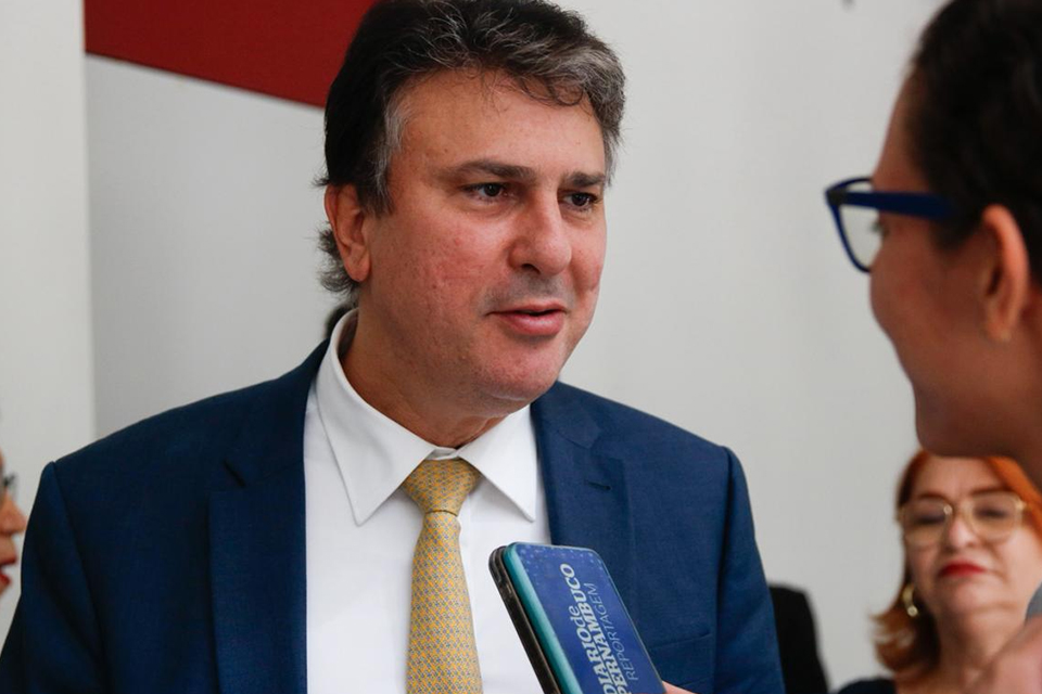 Ministro Camilo Santana disse que aumento pode não ser suficiente para cobrir cortes anteriores/MARINA TORRES/DP