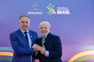 Presidente Lula se re&uacute;ne com o presidente do Uruguai, Yamand&uacute; Orsi