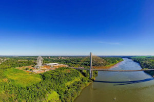 Ponte Internacional da Integra&ccedil;&atilde;o Brasil-Paraguai, liga Foz do Igua&ccedil;u (PR) &agrave; cidade de Presidente Franco, no Paraguai