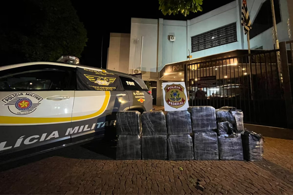 As identidades não foram informadas e, por isso, não foi possível localizar a defesa dos suspeitos. De acordo com a Polícia Militar, eles não tinham antecedentes criminais no Brasil./Divulgação