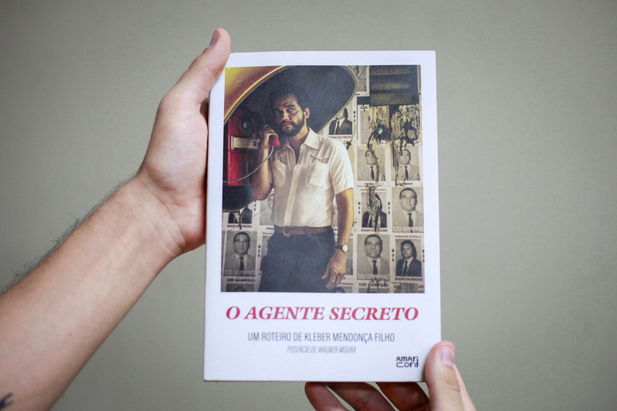 O livro conta com prefácio do diretor Kleber Mendonça Filho e posfácio do ator Wagner Moura./Crysli Viana/DP Foto