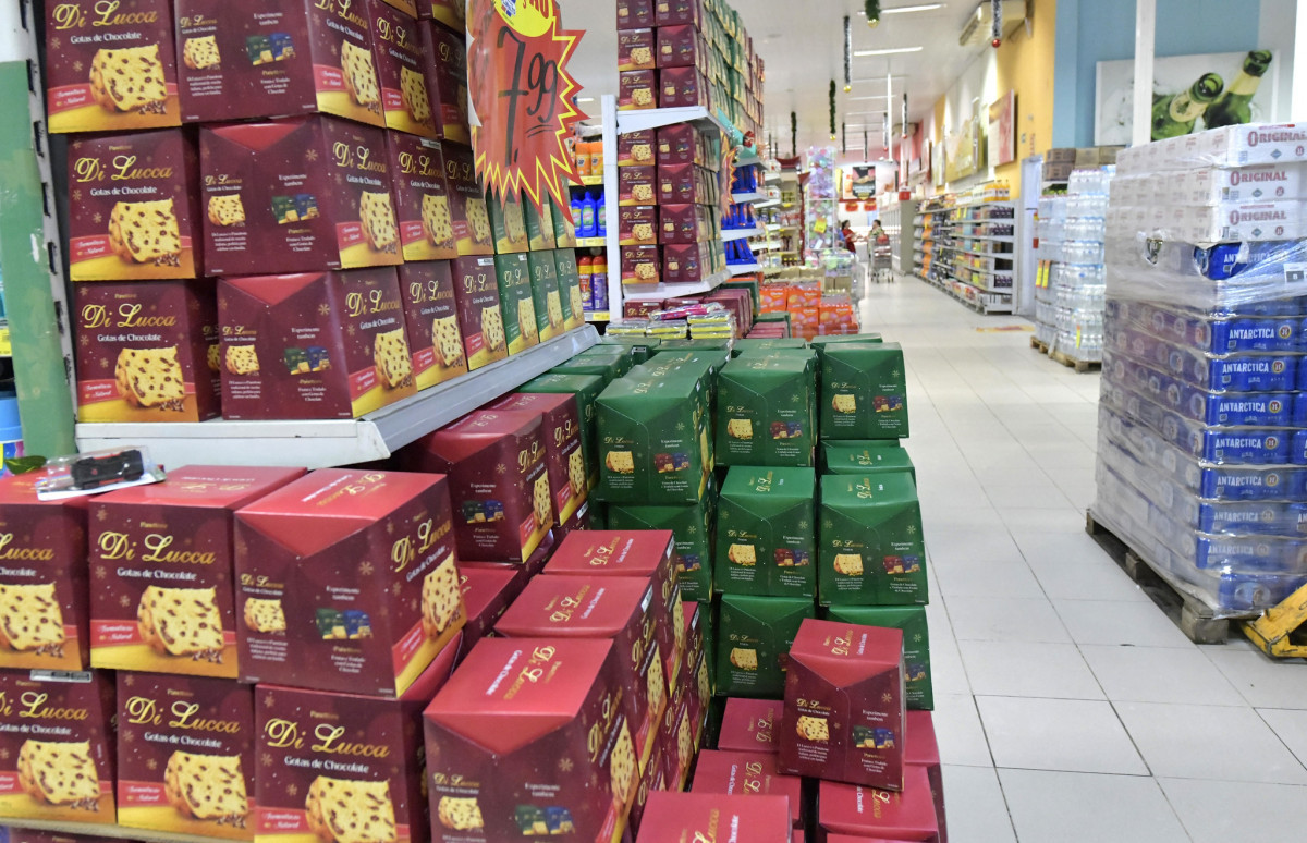 O tradicional panetone de frutas também apresentou variação significativa, com preços entre R$ 13,99 e R$ 21,99, o que corresponde a 57,18% de diferença entre os estabelecimentos pesquisados./Prefeitura Umuarama/Divulgação