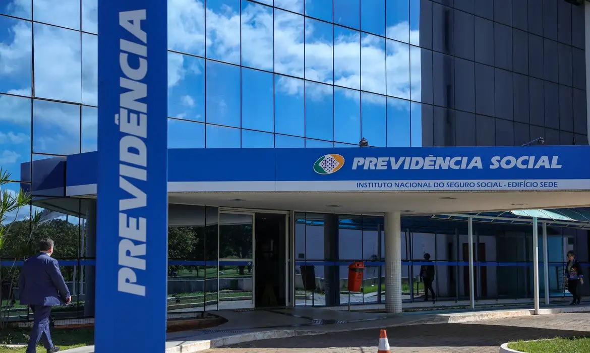 INSS já precisou desembolsar R$ 2,74 bilhões para ressarcir mais de 4 milhões de beneficiários /Fabio Rodrigues-Pozzebom/ Agência Brasil