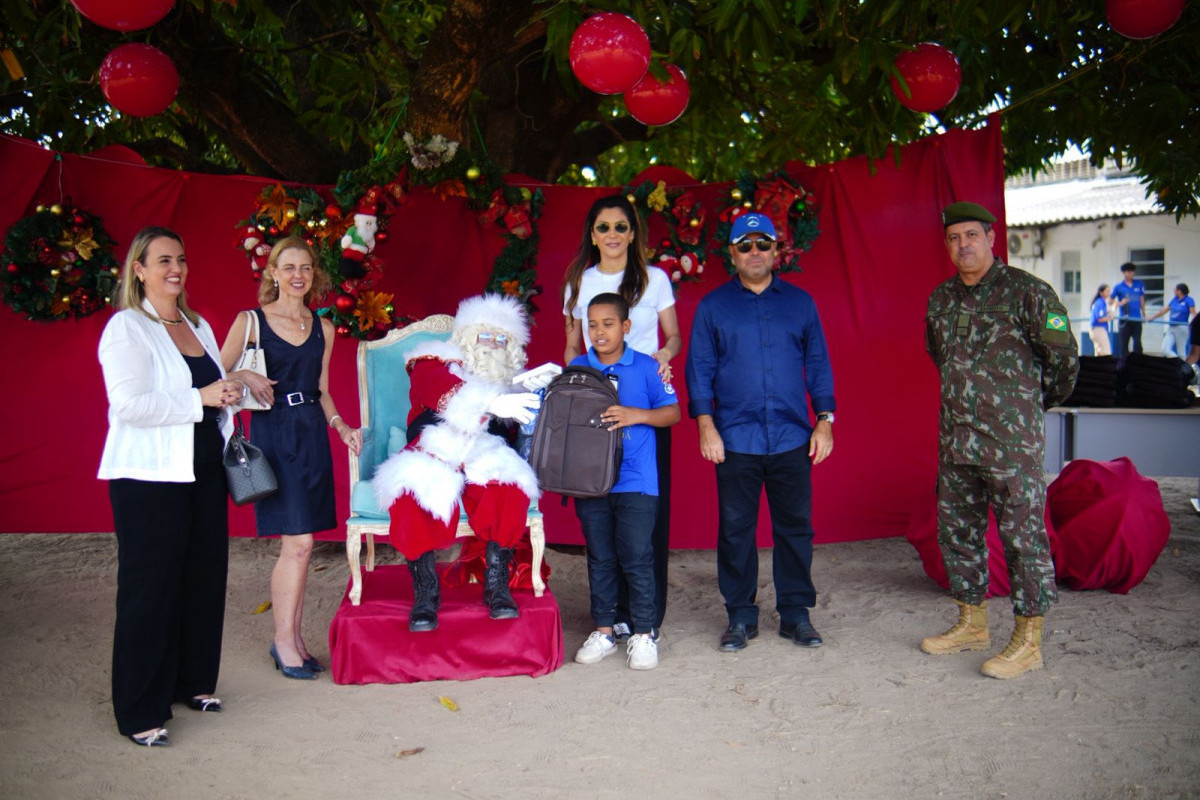 Receita Federal faz doação de ítens apreendidos a alunos da Orquestra Criança Cidadã, no Quartel do Cabanga. 
 (Francisco Silva/ DP foto)
