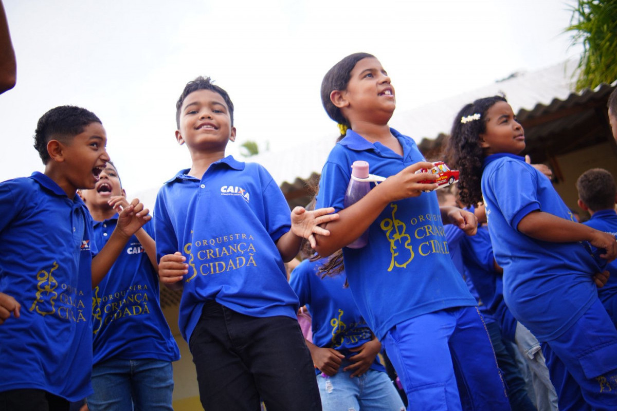 Receita Federal faz doação de ítens apreendidos a alunos da Orquestra Criança Cidadã, no Quartel do Cabanga. 
 (Francisco Silva/ DP foto)