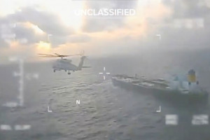 Persegui&ccedil;&atilde;o a navio petroleiro