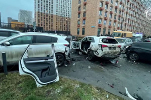 As for&ccedil;as de seguran&ccedil;a isolaram a &aacute;rea e os investigadores examinavam os destro&ccedil;os.