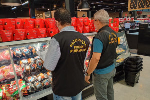 Pesquisa do Procon-PE identificou varia&ccedil;&atilde;o superior a 300% nos pre&ccedil;os dos produtos da cesta natalina em mercados do Recife