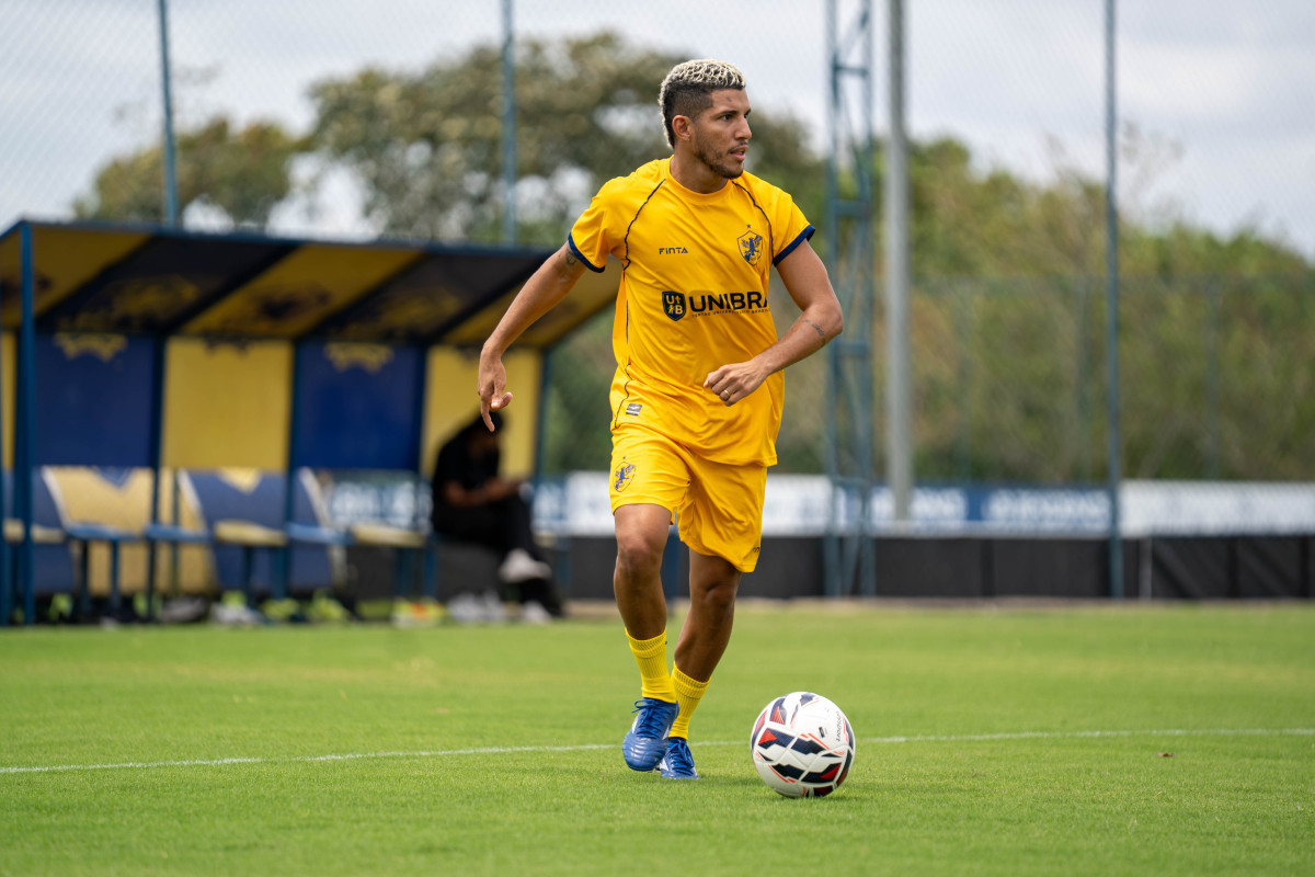 Fabrício Pereira, atacante do Retrô/Matheus Lucindo/ Retrô