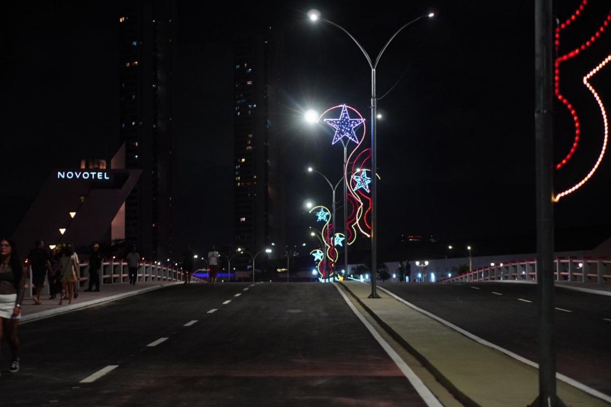 A Ponte Giratória liga o bairro de São José ao Bairro do Recife/Francisco Silva/DP Foto